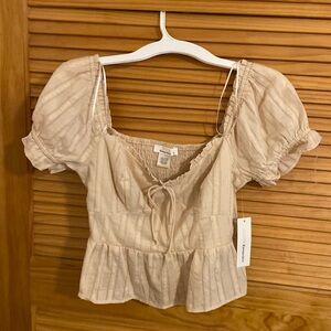 selling a blouse i don’t want it. cleaning out my closet